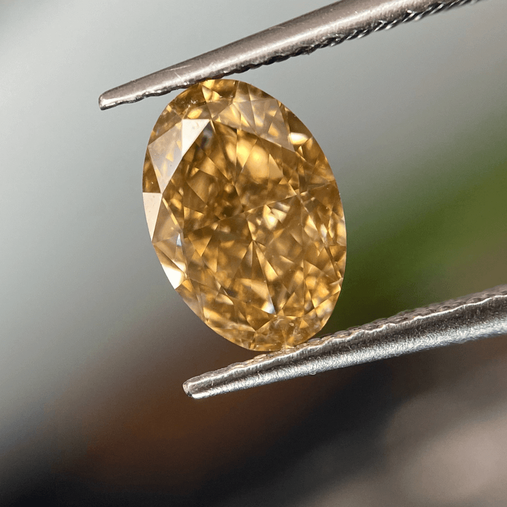 Naturligt farvet diamant med GIA certifikat fra Jonatan Dror