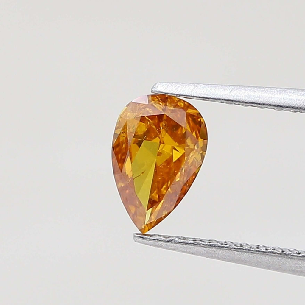 Naturligt farvet diamant med GIA certifikat fra Jonatan Dror