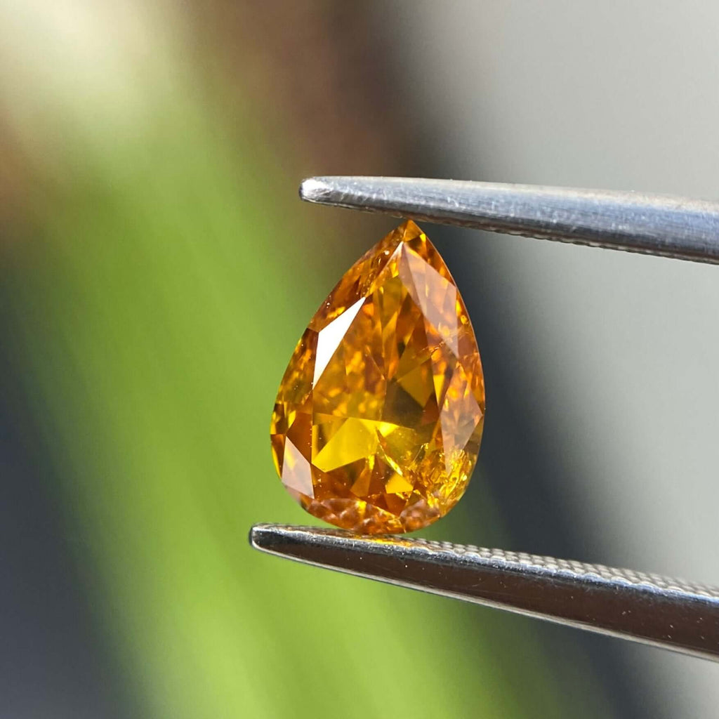 Naturligt farvet diamant med GIA certifikat fra Jonatan Dror