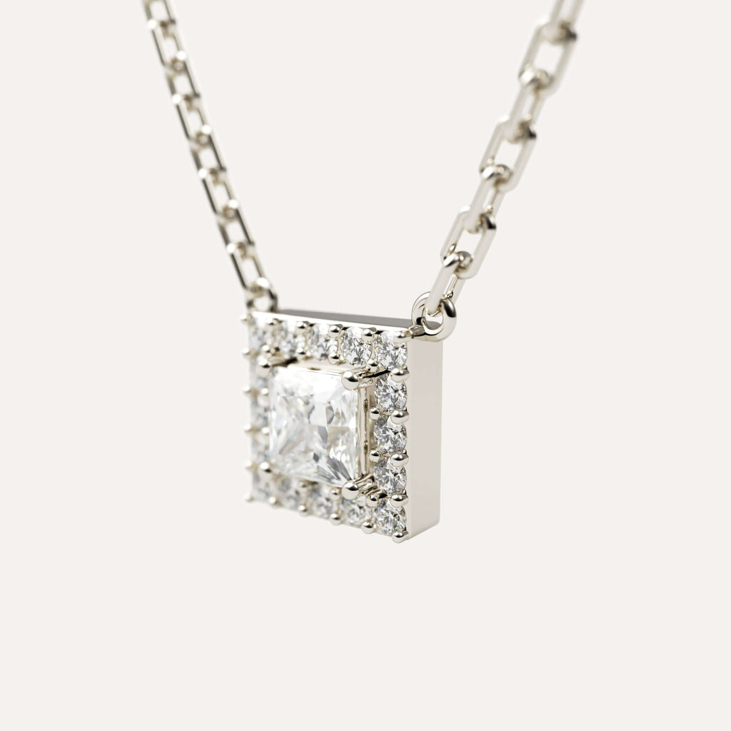 Halskæde i 14 karat hvidguld med princesseslebet diamant