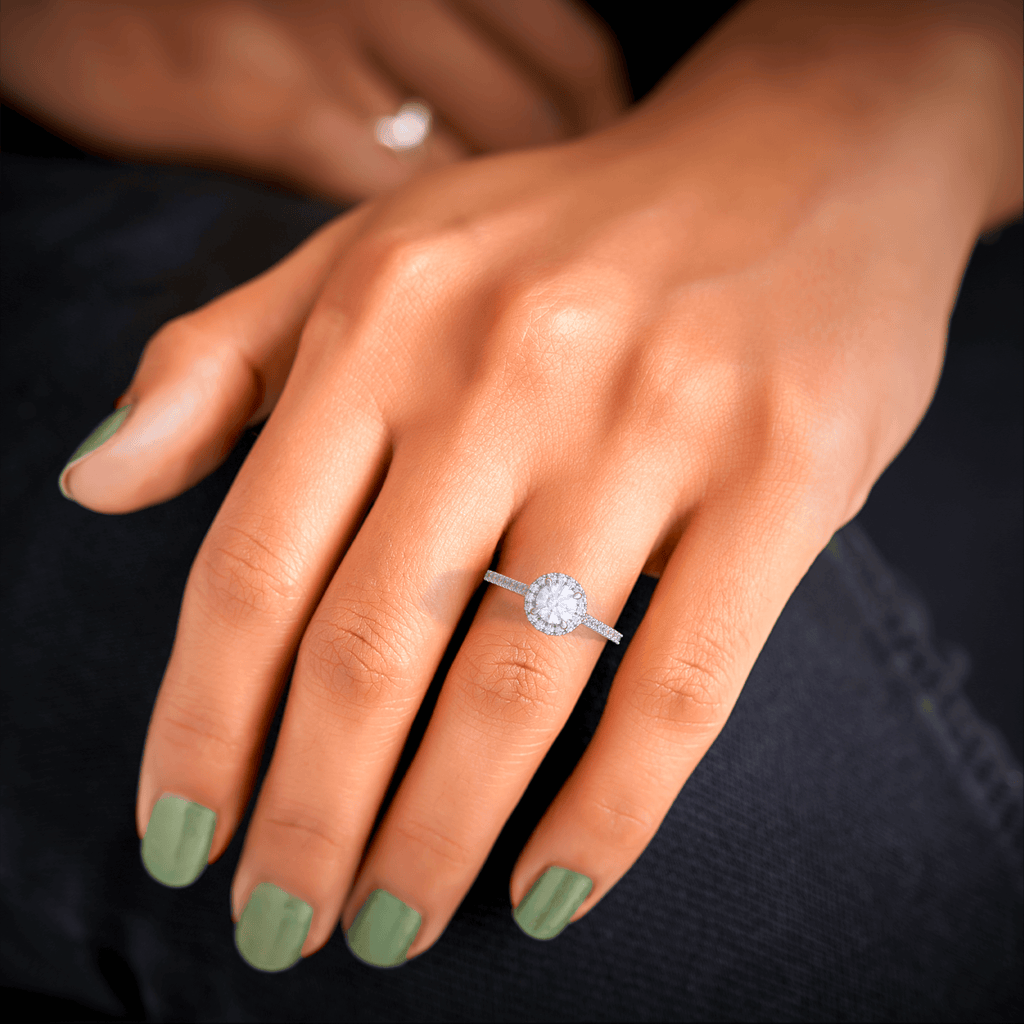 forlovelsesring i platin med diamanter
