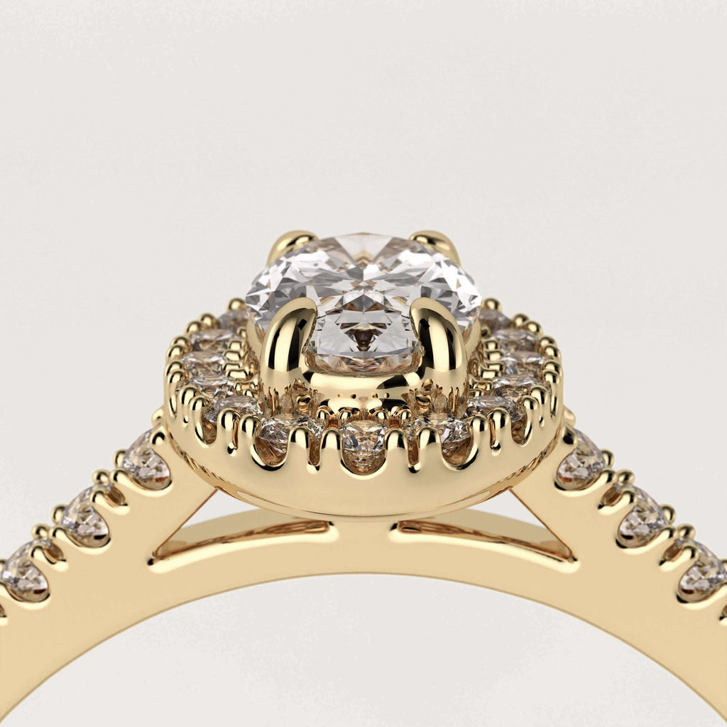 Ring med oval diamant og halo i 18 karat guld og GIA certifikat