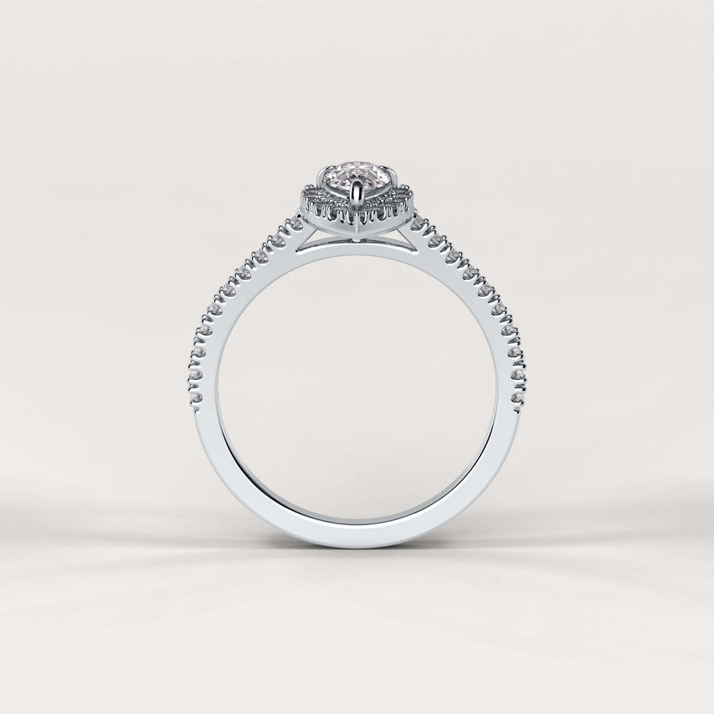 forlovelsesring i platin med pæreslebet diamant 