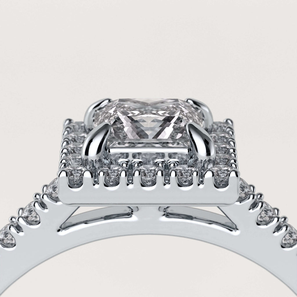 forlovelsesring i platin med princess cut diamant