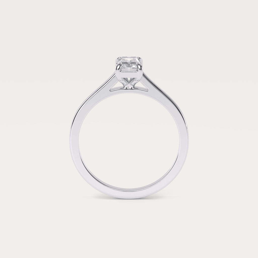 Forlovelsesring i platin med diamanter 
