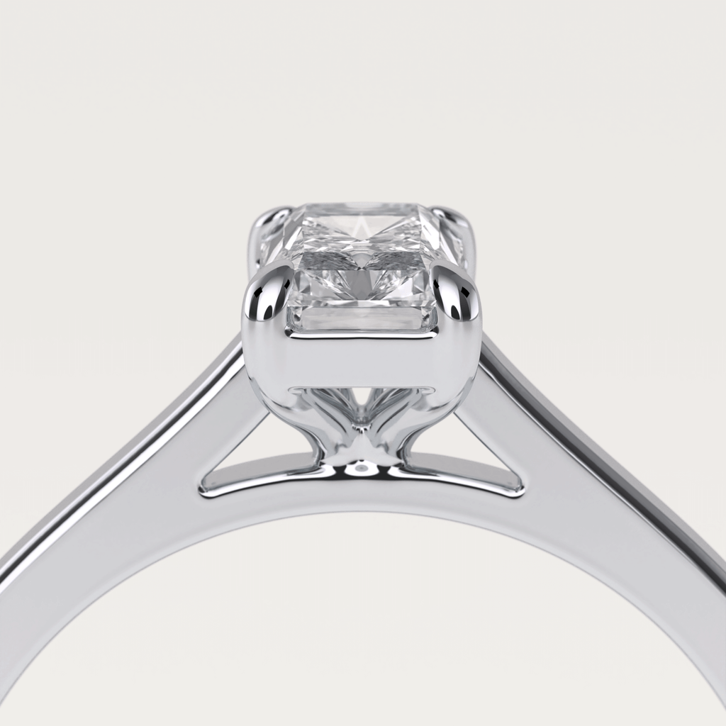 Forlovelsesring i platin med diamanter 