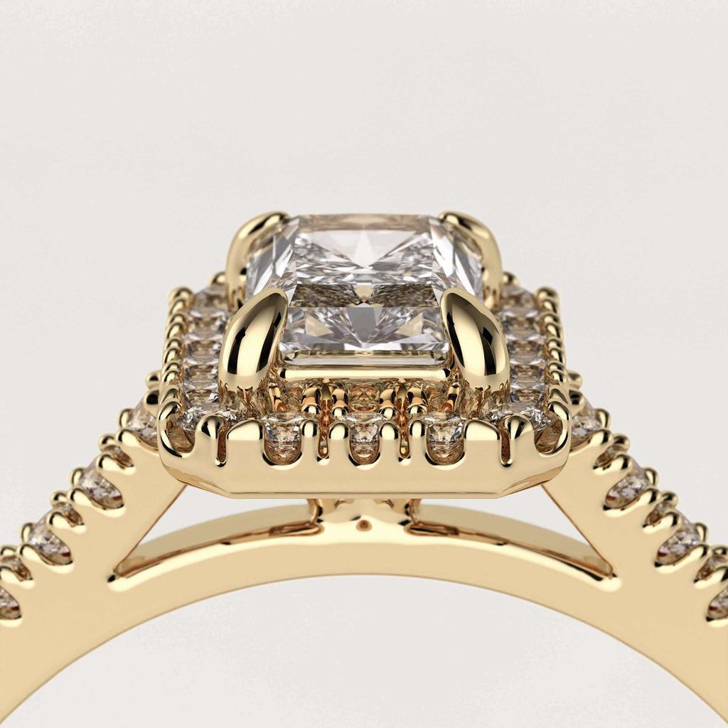 Ring med radiant diamant og halo i 18 karat guld og GIA certifikat