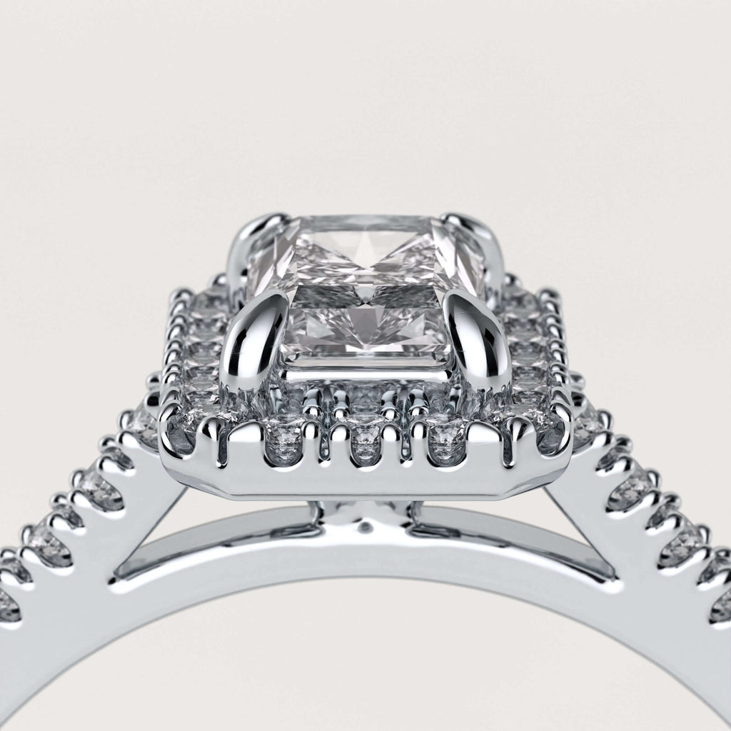 Forlovelsesring i platin med diamanter