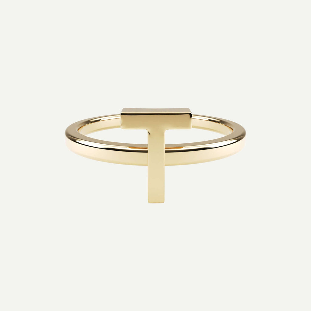 Bogstav ring i 14 karat guld med et R fra Jonatan Dror