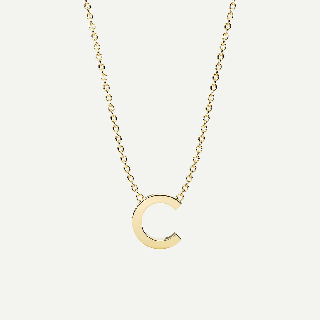Halskæde med bogstav C i 14 karat guld fra Jonatan Dror