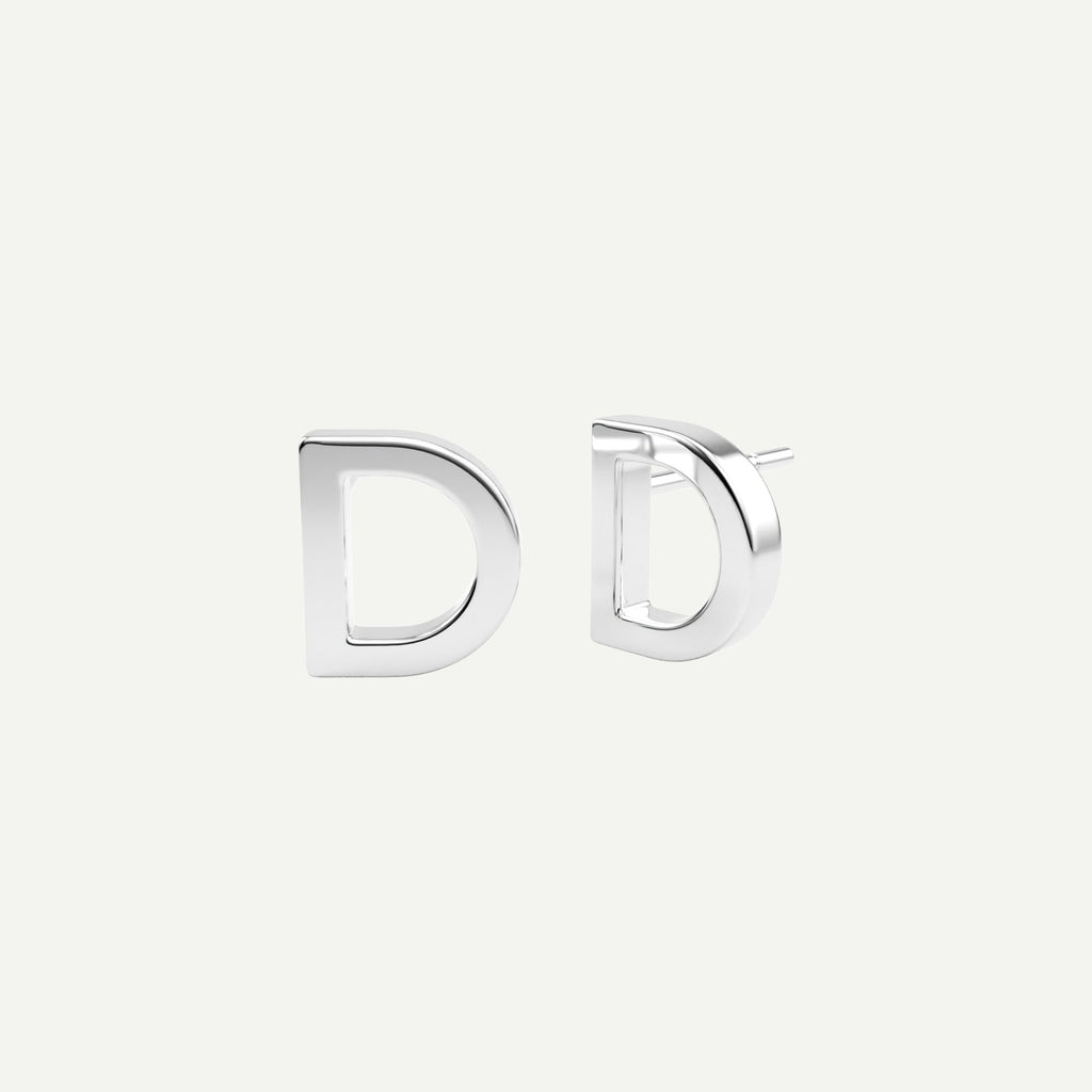 Bogstav ørering med et D i 18 karat hvidguld fra Jonatan dror