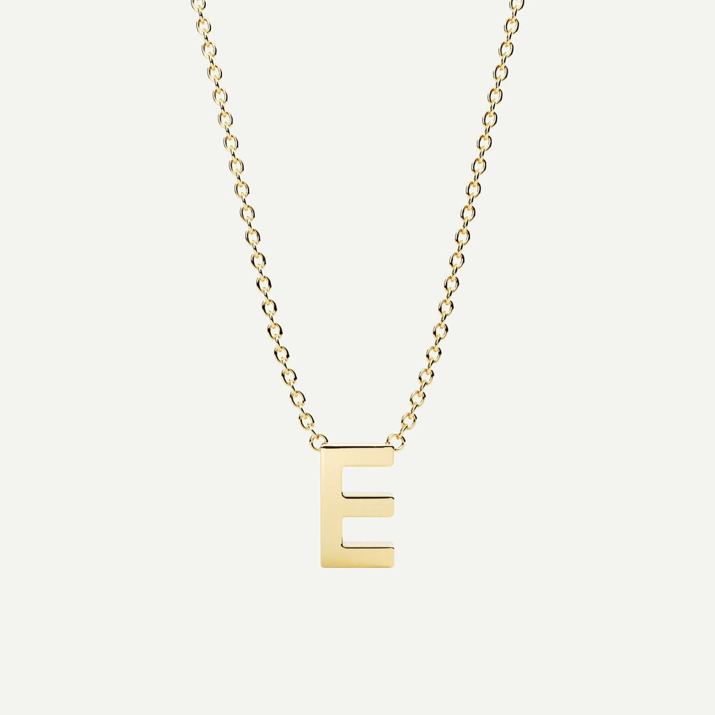 Halskæde med bogstav E i 14 karat guld fra Jonatan Dror