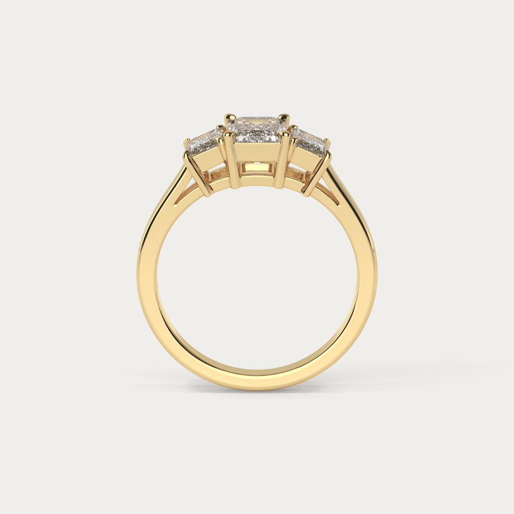 Trestensring med emerald cut diamanter i 18 karat guld og GIA certifikat