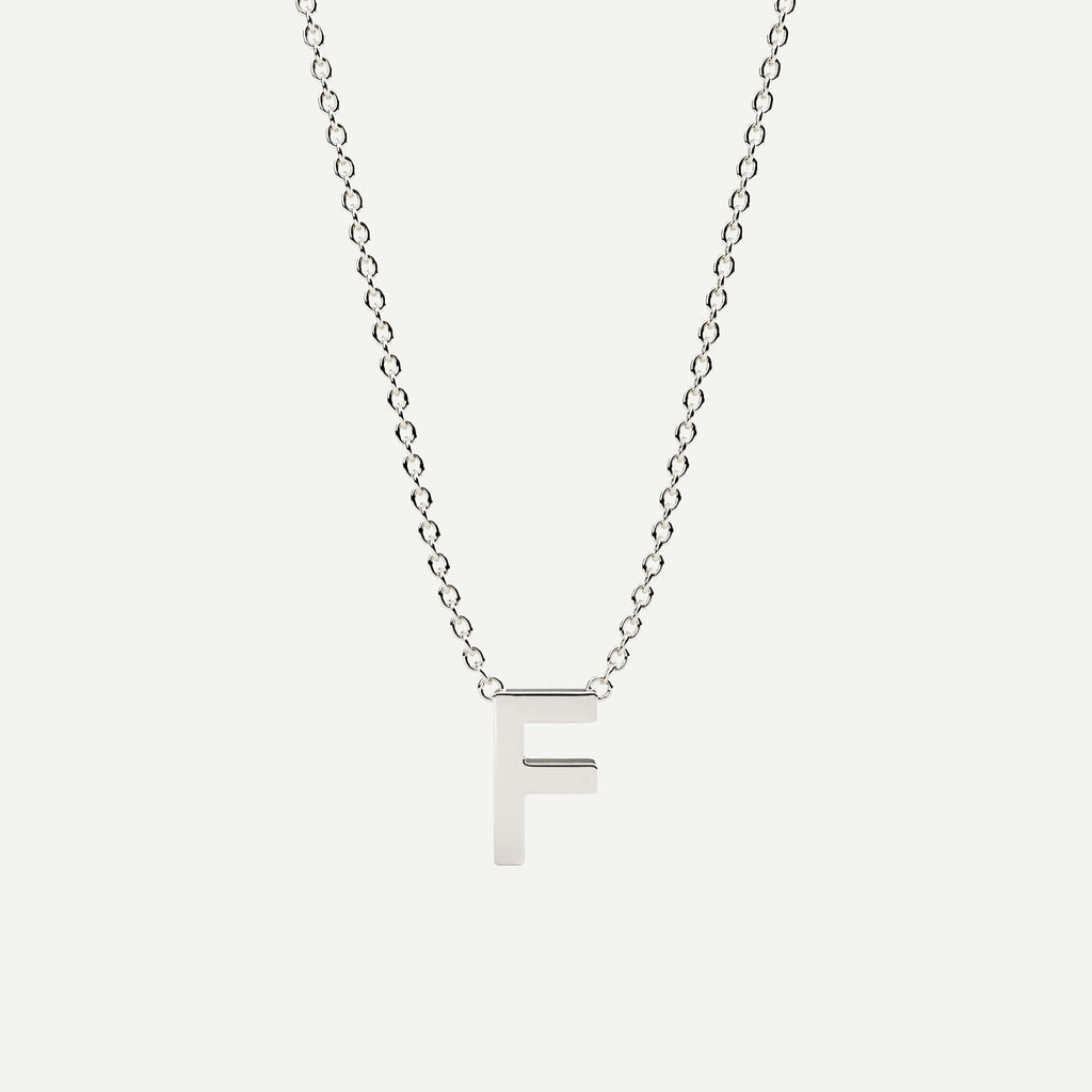 Halskæde med bogstav F i 14 karat hvidguld fra Jonatan Dror
