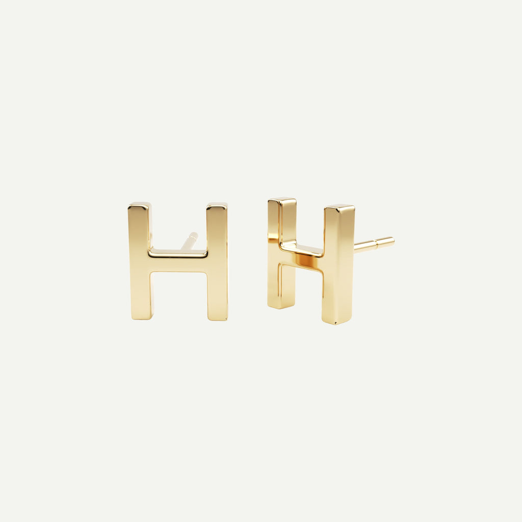 Bogstav ørering med et H i 18 karat guld fra Jonatan dror