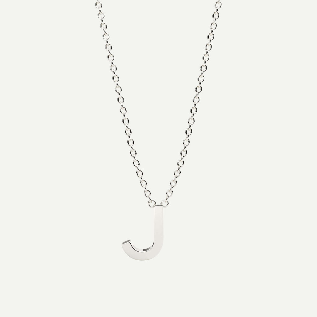 Halskæde med bogstav J i 14 karat hvidguld fra Jonatan Dror