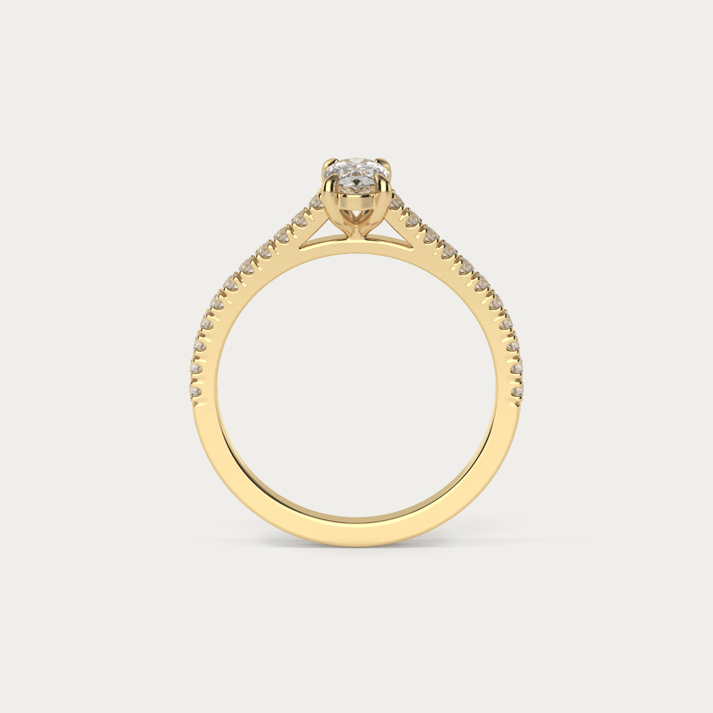 Forlovelsesring i platin med ovalslebet diamant