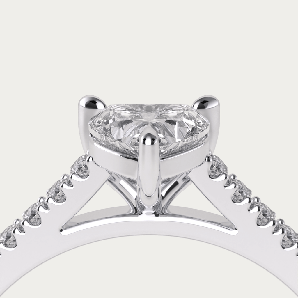 hjerterformet diamantring fra Jonatan Dror udført i Platin