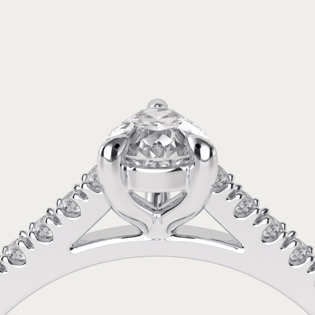 forlovelsesring i platin med pæreslebet diamant 