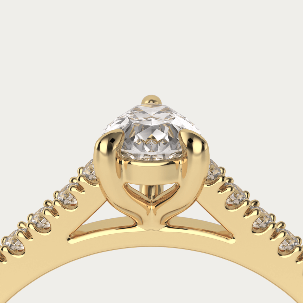 forlovelsesring i platin med pæreslebet diamant 