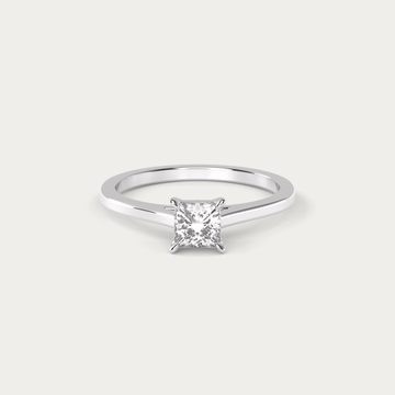 Forlovelsesring i platin med diamanter