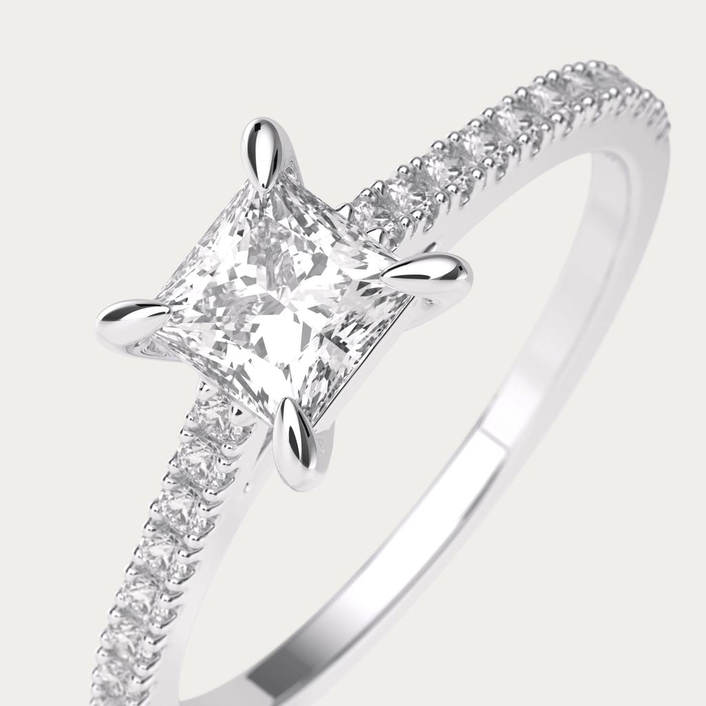 Forlovelsesring i platin med diamanter