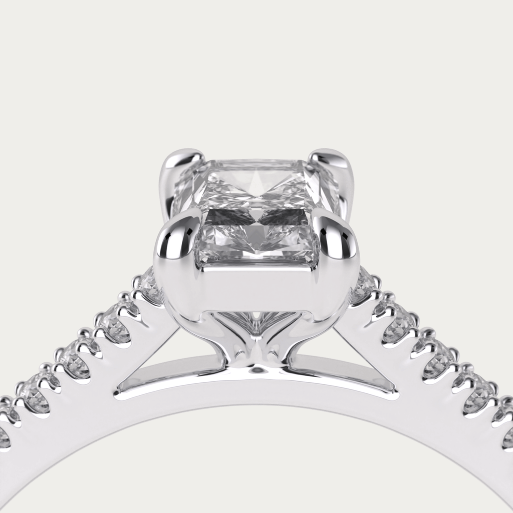 Forlovelsesring i platin med diamanter 