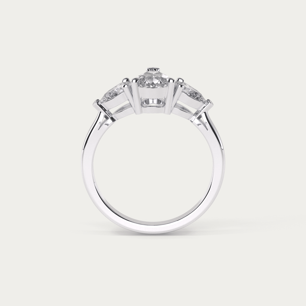 Forlovelsesring i platin med diamanter