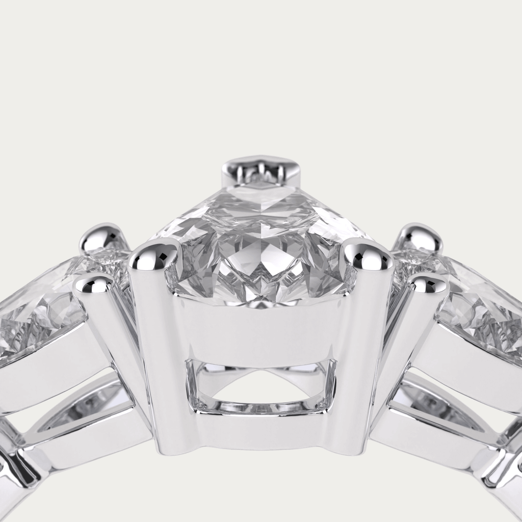 Forlovelsesring i platin med diamanter