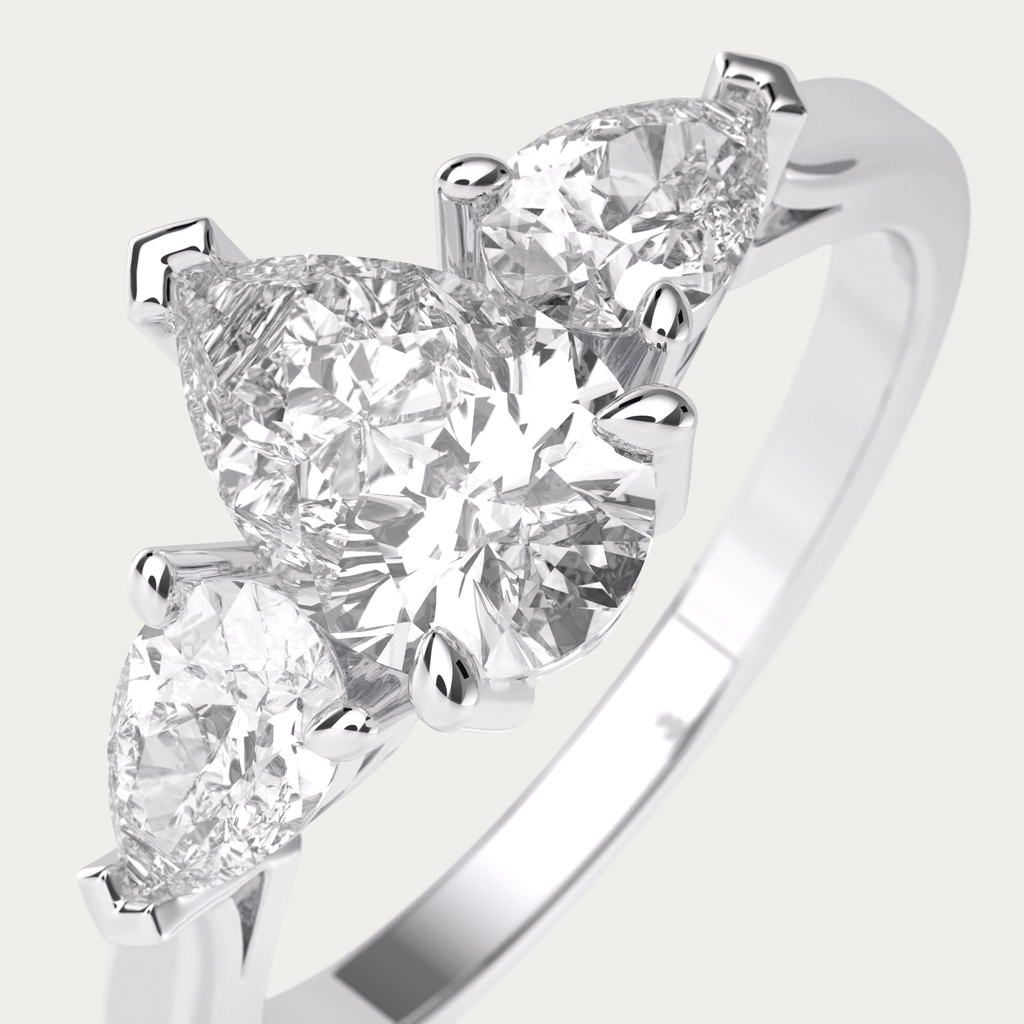 Forlovelsesring i platin med diamanter