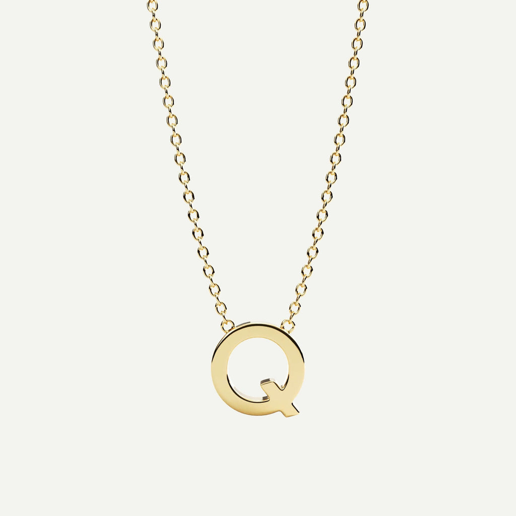 Halskæde med bogstav Q i 14 karat guld fra Jonatan Dror