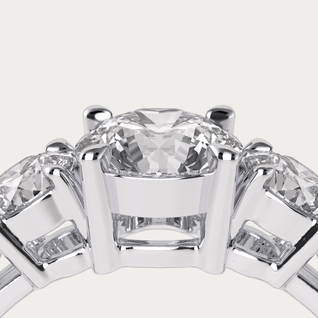 Forlovelsesring i platin med diamanter
