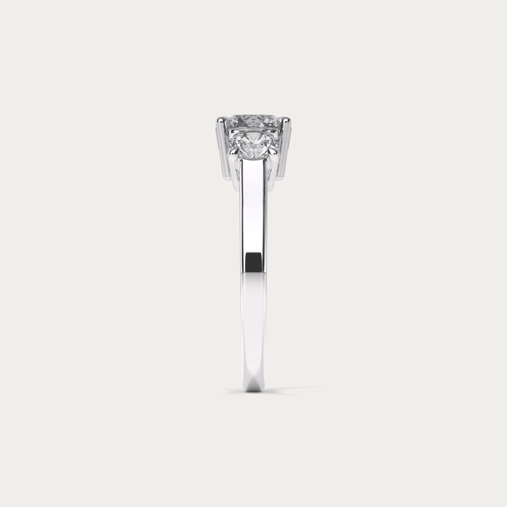 Forlovelsesring i platin med diamanter