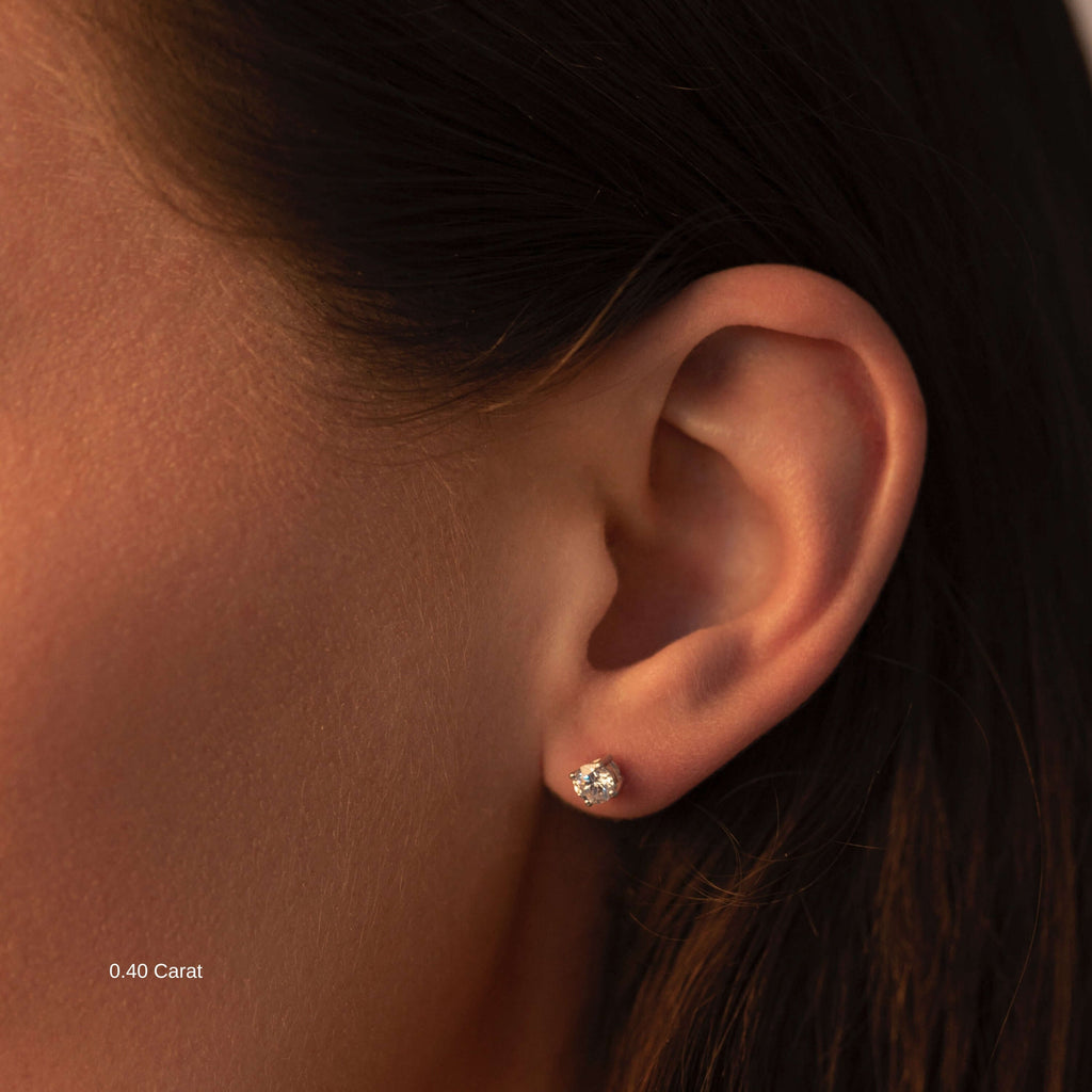 ørestikker i 14k guld med diamanter