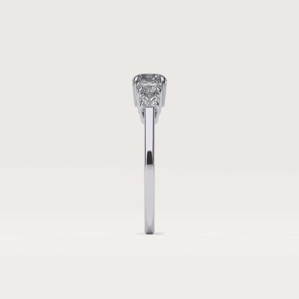 Forlovelsesring med 5 brillantslebne diamanter fra Jonatan Dror