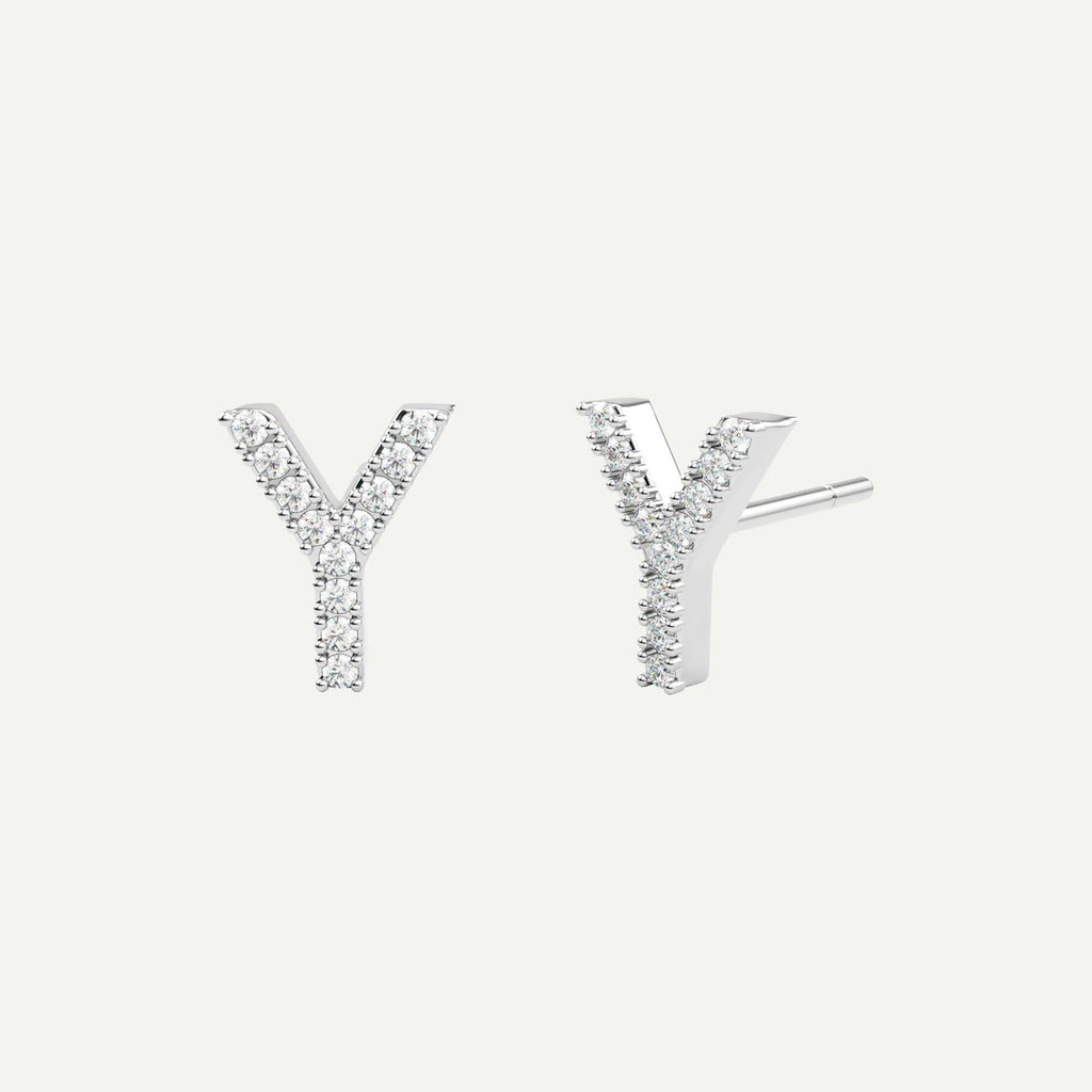 Y ørering med bogstav og diamanter i 14 karat hvidguld fra Jonatan Dror