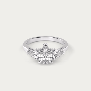 Forlovelsesring i platin med diamanter