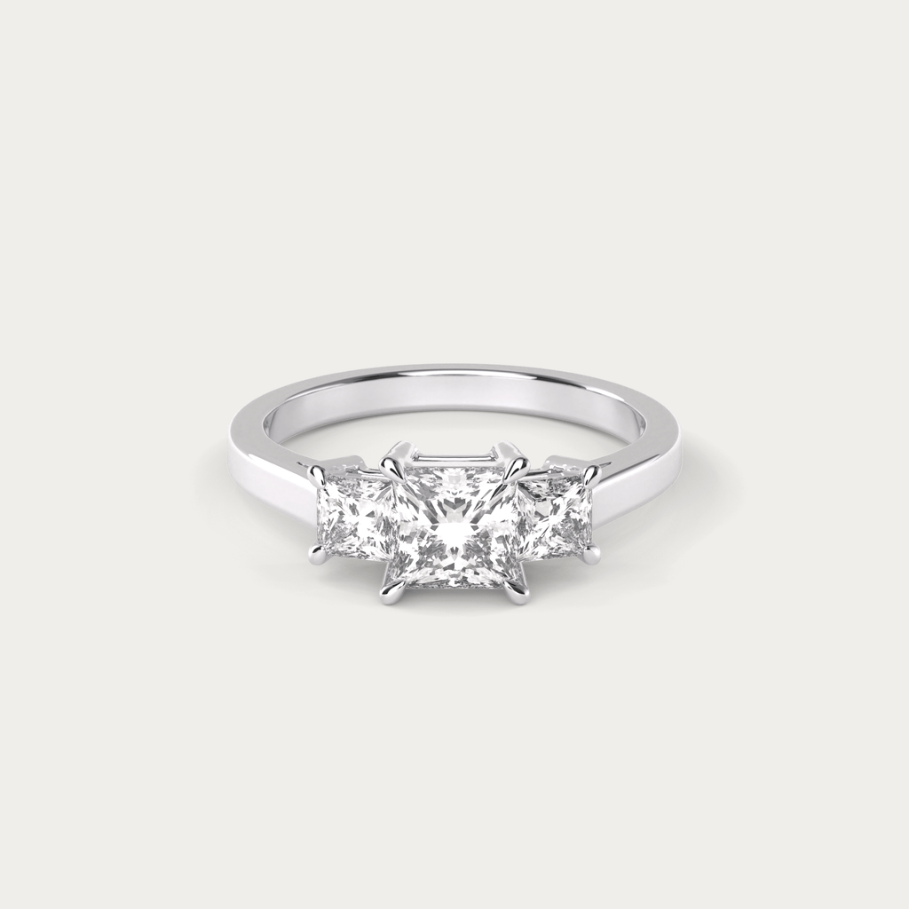 Forlovelsesring i platin med diamanter